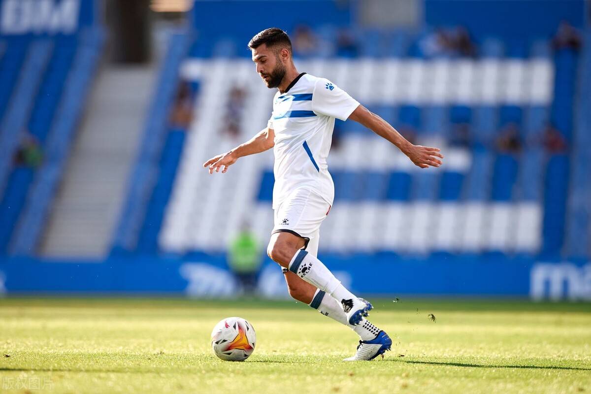 今晚法甲传出新动向，皇家社会主帅复盘，管理层表态——话题不断，更衣室氛围转暖的简单介绍-开云体育